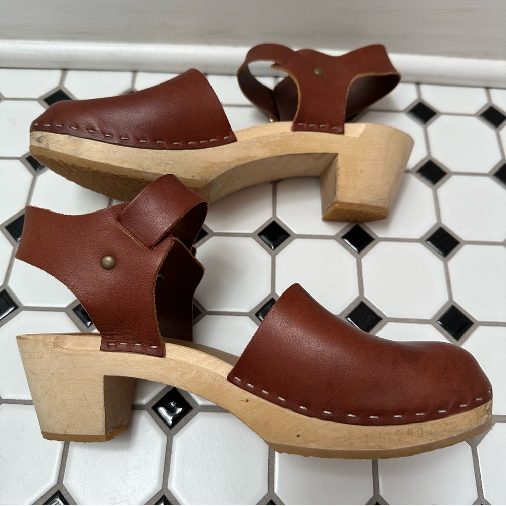 Bryr Brown Leather Ankle-Strap Clogs - Picture 6 of 12